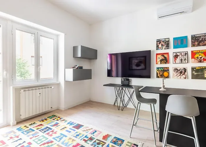 Bedroom With Balcony Near Vatican Apartment Rom