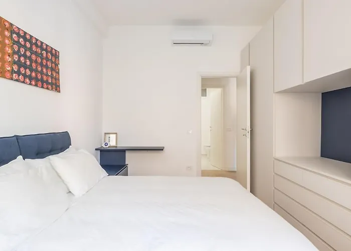 Apartment Bedroom With Balcony Near Vatican Rom